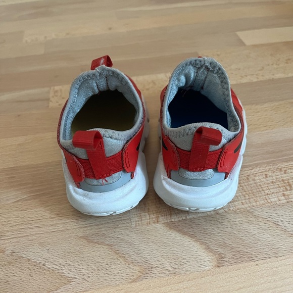 Red toddler Nike flex runners size 6 - Picture 5 of 5